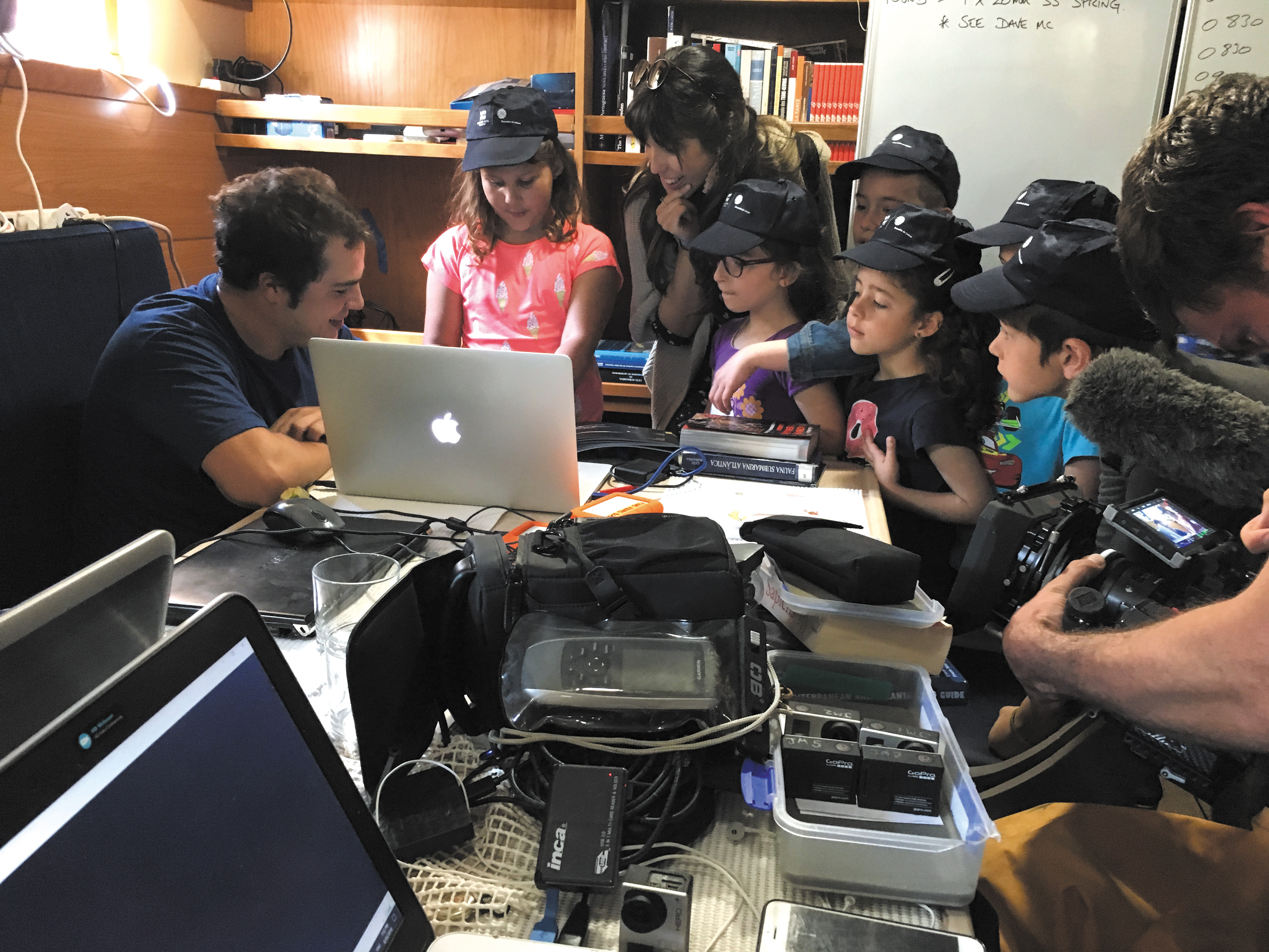 Schoolchildren visiting the team on the Azores expedition. © Paul Rose