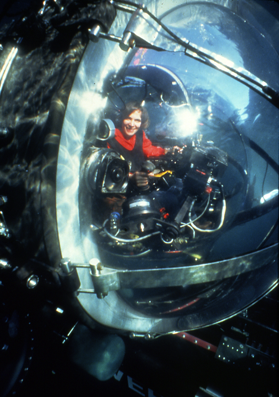 Sylvia Earle in Deep Rover submersible 1000 meter record dive 1986 adjusted.png